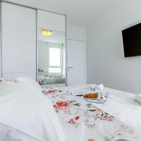 Διαμέρισμα Sea Smile With Garage Parking